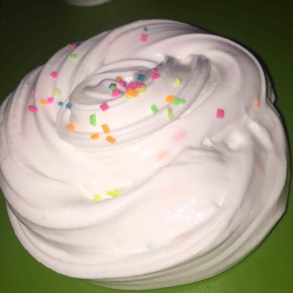 Funfetti icecream slime 🍦☺️ and free squishy.